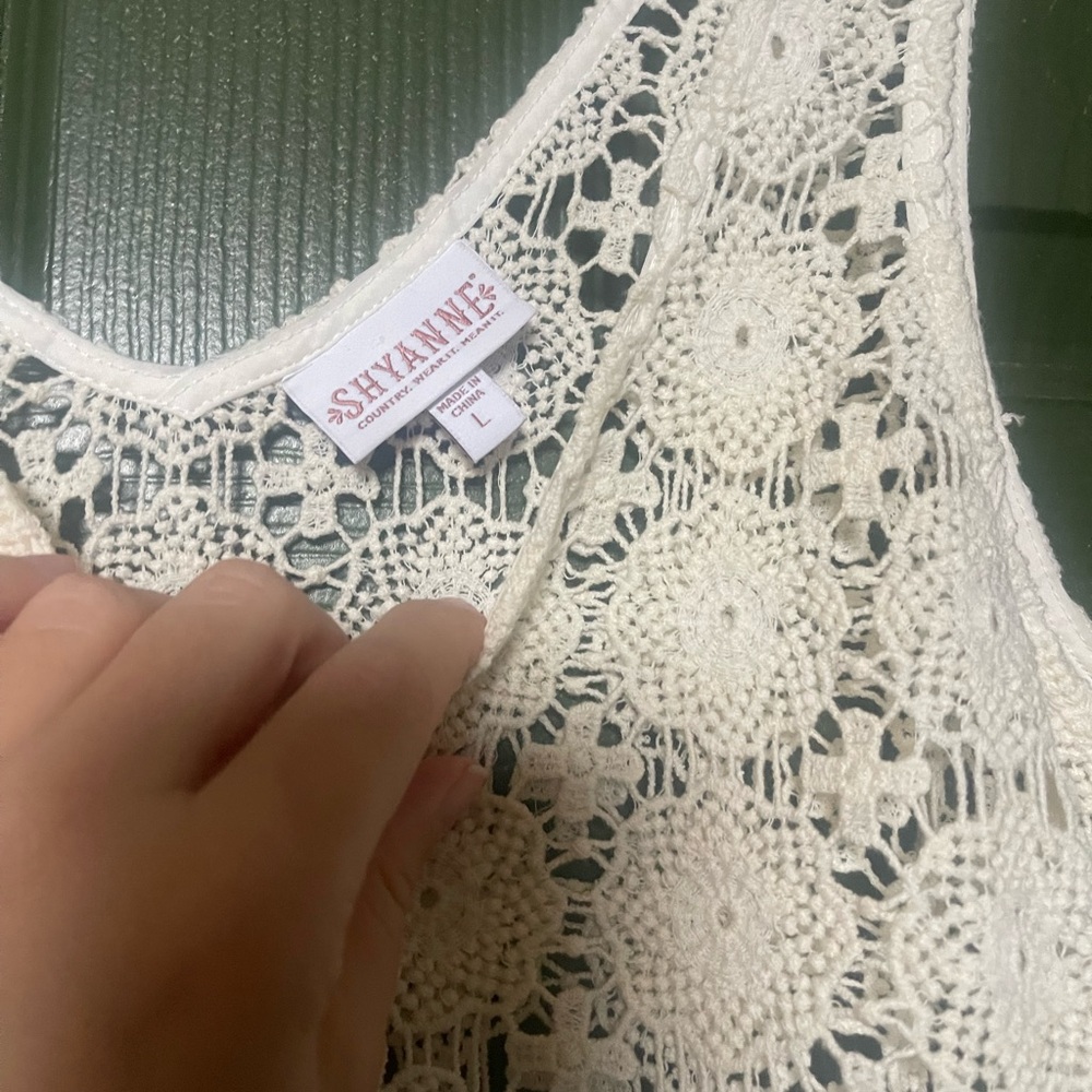 Nwot Shyanne Cream Crochet Lace Fringe Vest - Picture 2 of 3